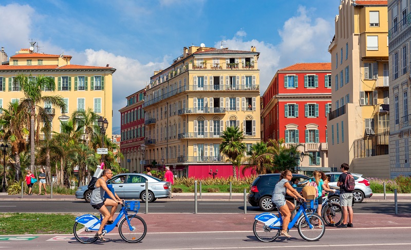 Diese Website richtet sich vor allem an Radfahrer, die individuelle Radreisen erleben wollen und sich keiner hektischen, geführten Tour anschließen wollen, wie sie für den gegenwärtigen Massentourismus oft üblich sind. Wem es nicht nur ums Radfahren an sich geht und wer bei seiner Reise vielleicht doch noch etwas von Frankreich und seinen Sehenswürdigkeiten mitbekommen will, erhält hier viele Informationen über individuelle Radreisen in Frankreich. (#04)