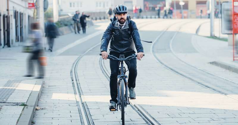 Das Fahrrad wird in urbanen Gebieten immer beliebter. ( Foto: Shutterstock-Halfpoint )