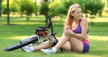 Knieschmerzen beim Fahrradfahren: Diese Gründe gibt es dafür ( Foto: Adobe Stock- Pixel-Shot)
