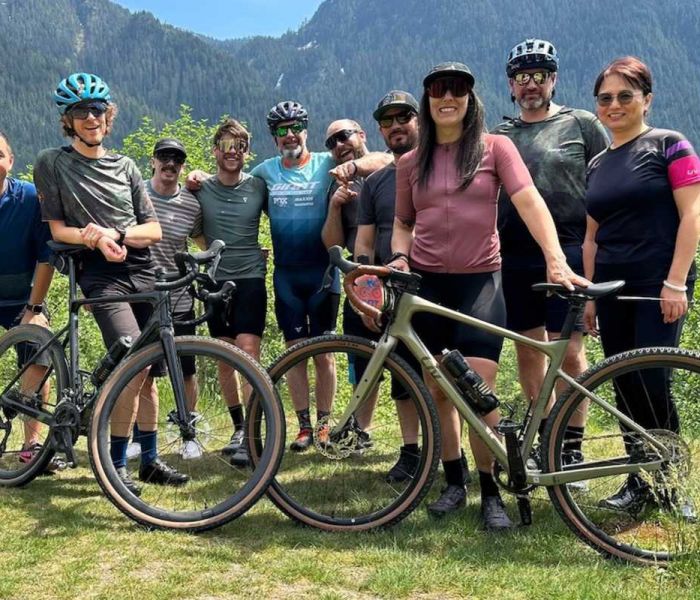 Gemeinschaftliches Abenteuer: Mitarbeiter und Freunde der Giant Group erkunden British Columbia bei einer spannenden Offroad-Fahrt. (Foto: Giant Group)