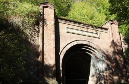 Carlsbahntunnel: Saisonstart mit Notbeleuchtung und (Foto: AdobeStock - etfoto 545536897)