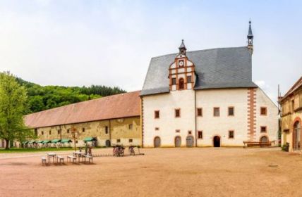 Vielfältige Klänge erfüllen Kloster Buch mit Leben (Foto: AdobeStock - Sina Ettmer 115007215)