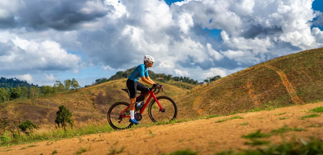 Gravelbike: Definition, Eigenschaften und warum du damit glücklich wirst (Foto: AdobeStock - 488886071 torwaiphoto)