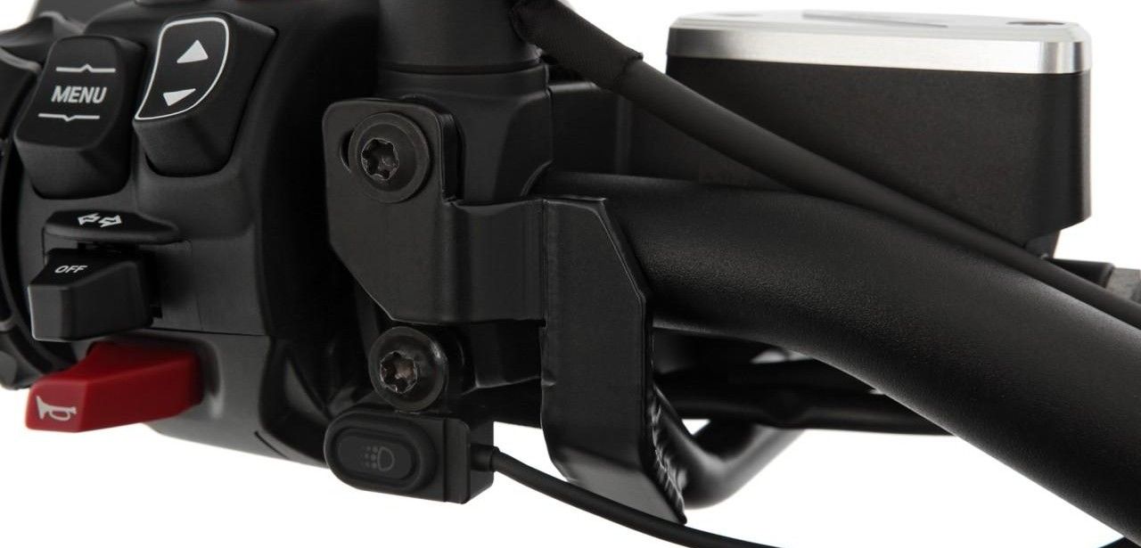 Maximale Sicherheit für Motorradfahrer: ULTIMATE Blinker- und Griffschutzbügel von (Foto: Wunderlich GmbH)