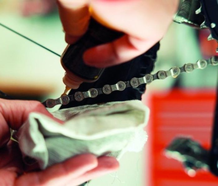 Motivbild Kettenöl (Foto: BALLISTOL GmbH)